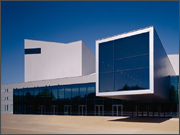 Здание Оперы в Брегенце, Фибробетонные панели fibreC, цвета Ivory и Liquide Black, FE